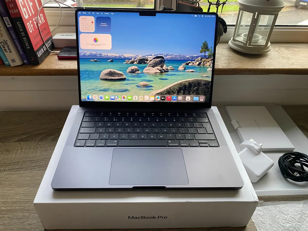 Apple MacBook Pro 14" 2024 M4 | 16GB | 512GB - Image 1