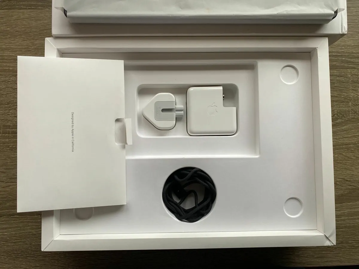 Apple MacBook Pro 14" 2024 M4 | 16GB | 512GB - Image 2