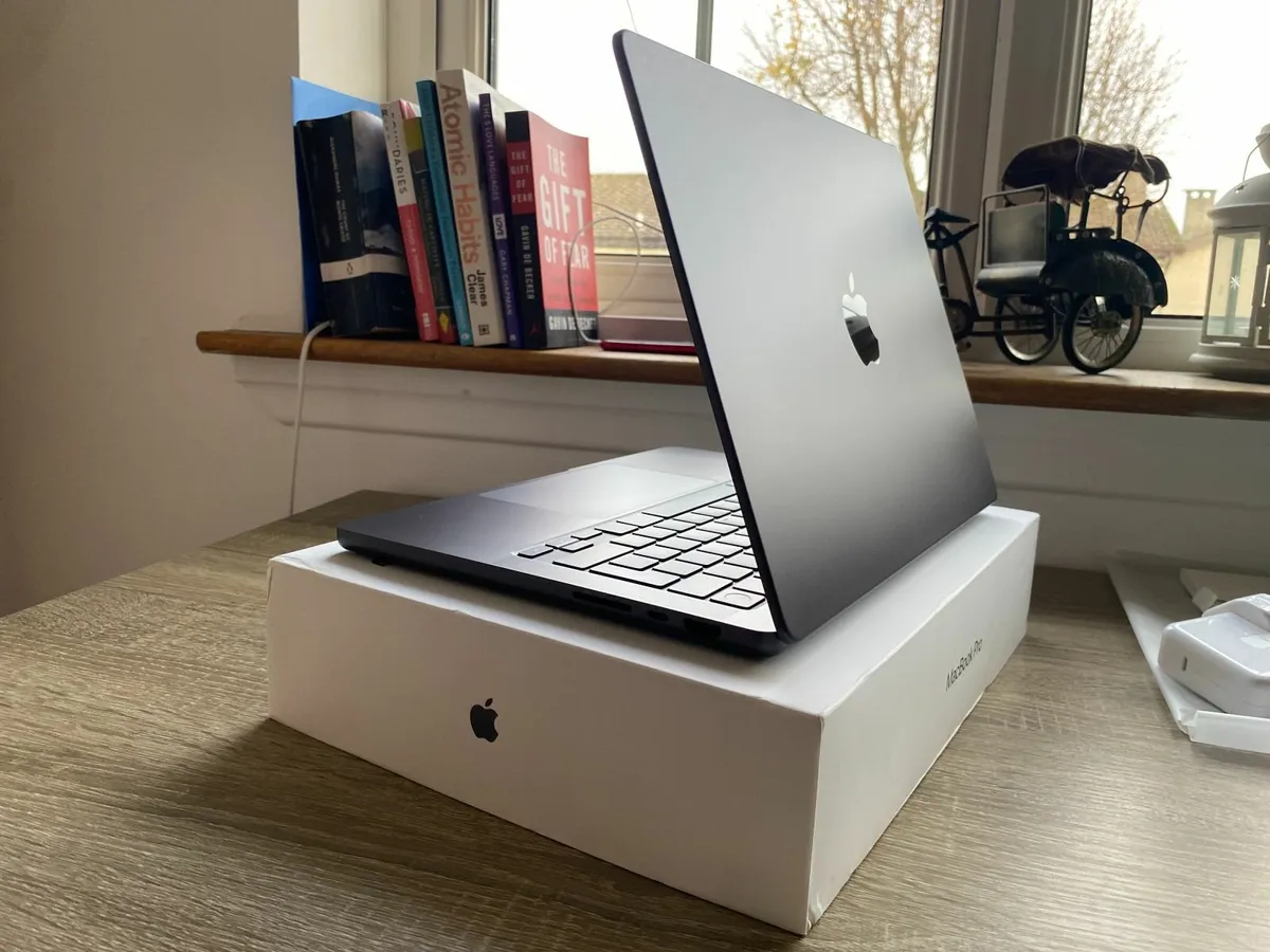 Apple MacBook Pro 14" 2024 M4 | 16GB | 512GB - Image 3