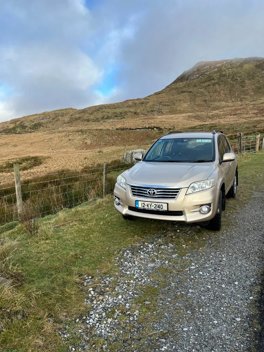 Toyota RAV4 2012 - Image 2