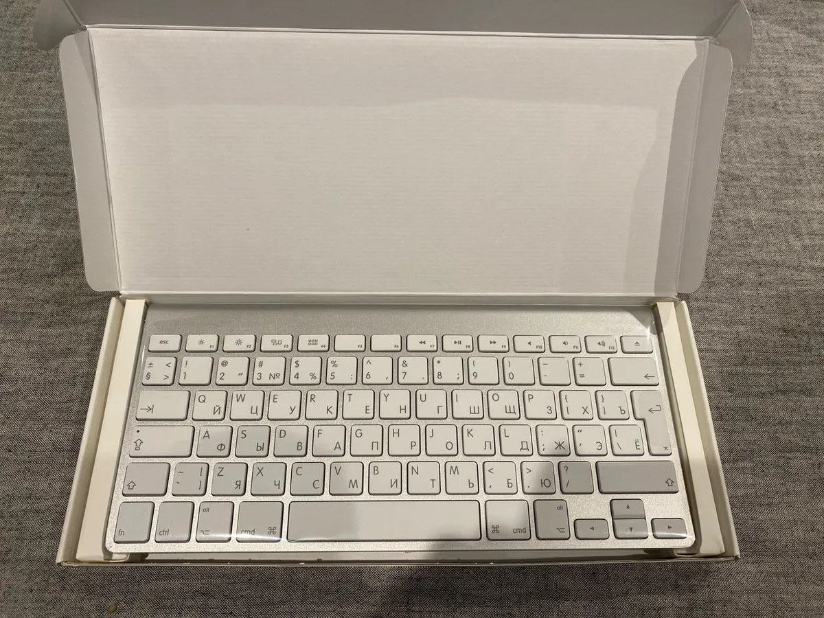 Apple Wireless Keyboard - English and Russian - Image 1