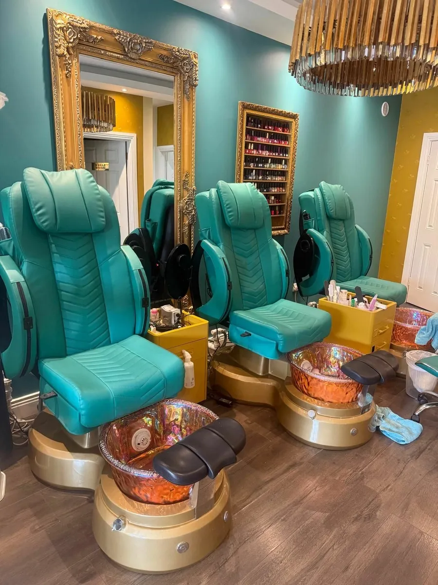 Pedicure chair - Image 1