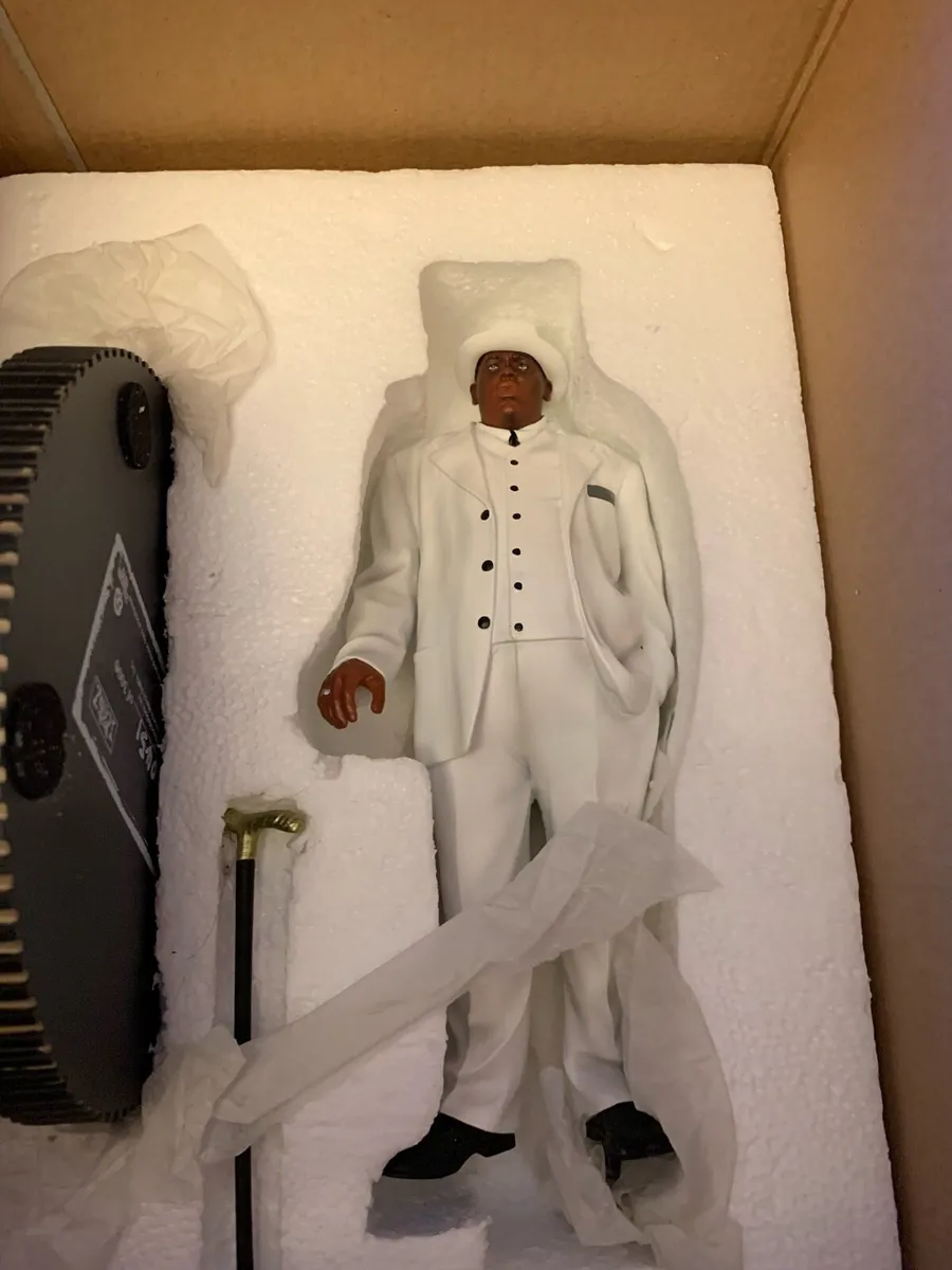 Biggie small figure Deadpool comic - Image 2