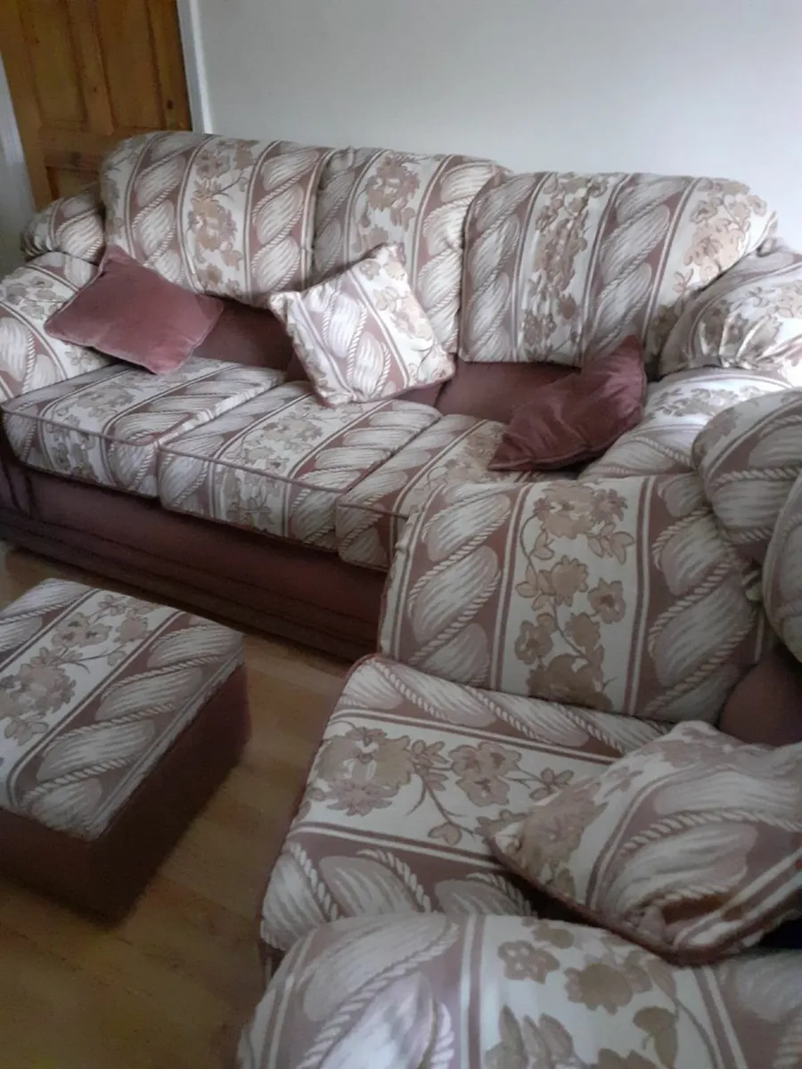 Sofa / 3 piece suite - Image 1