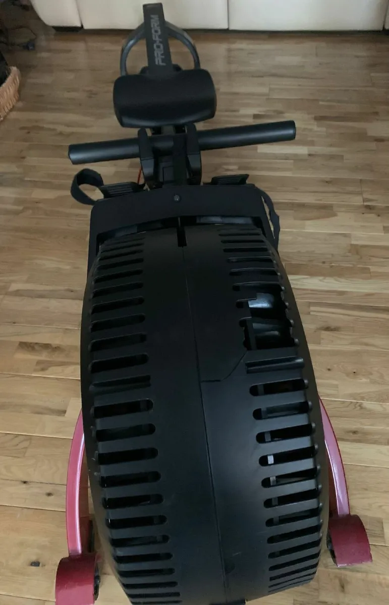 Rowing machine - Image 1