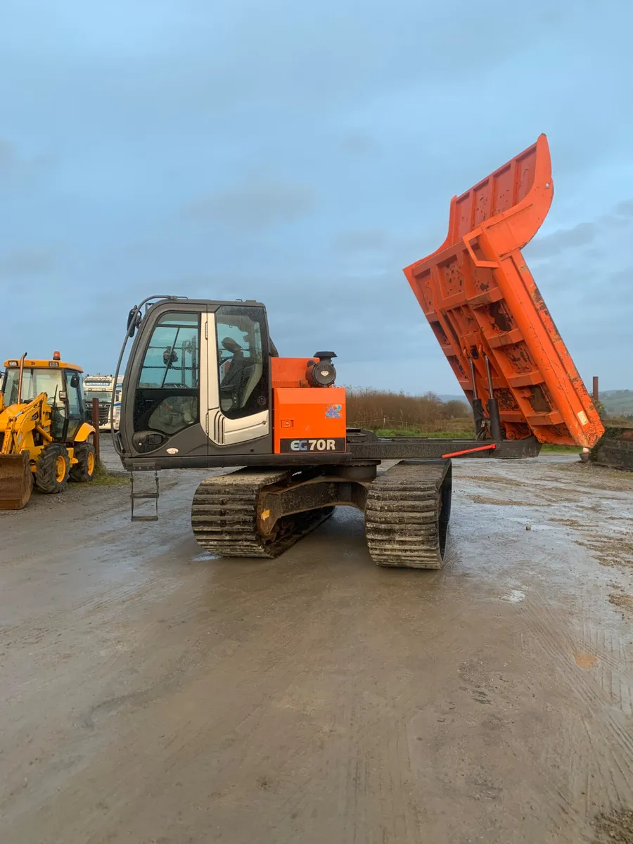 Hitachi Eg70R swivel track dumper - Image 1