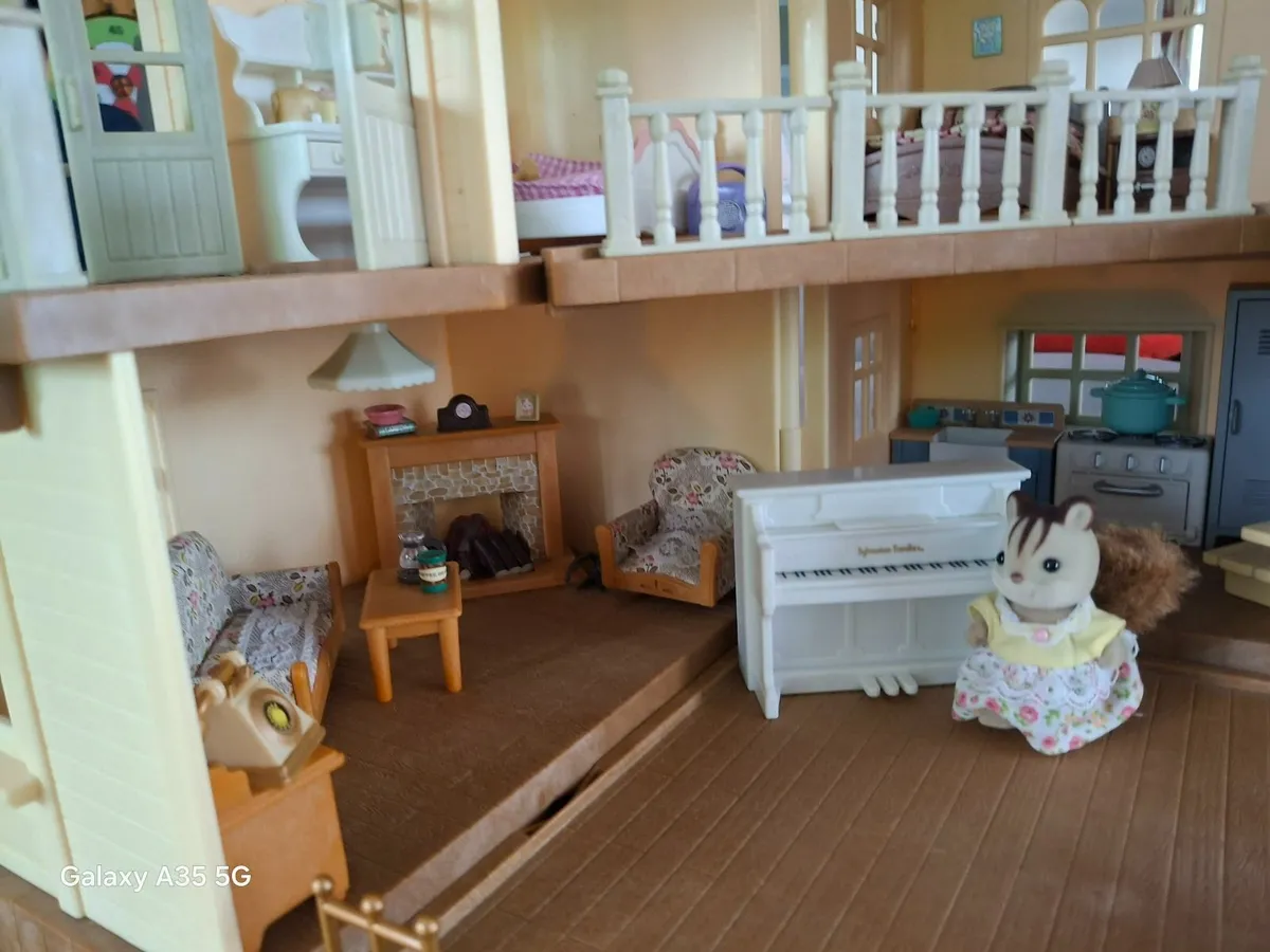 Sylvanian Families Red Roof Country Home - Image 1