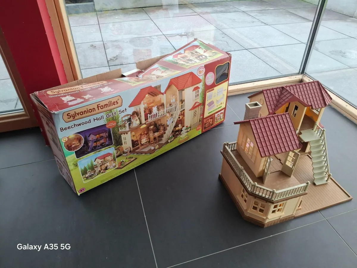 Sylvanian Families Red Roof Country Home - Image 3