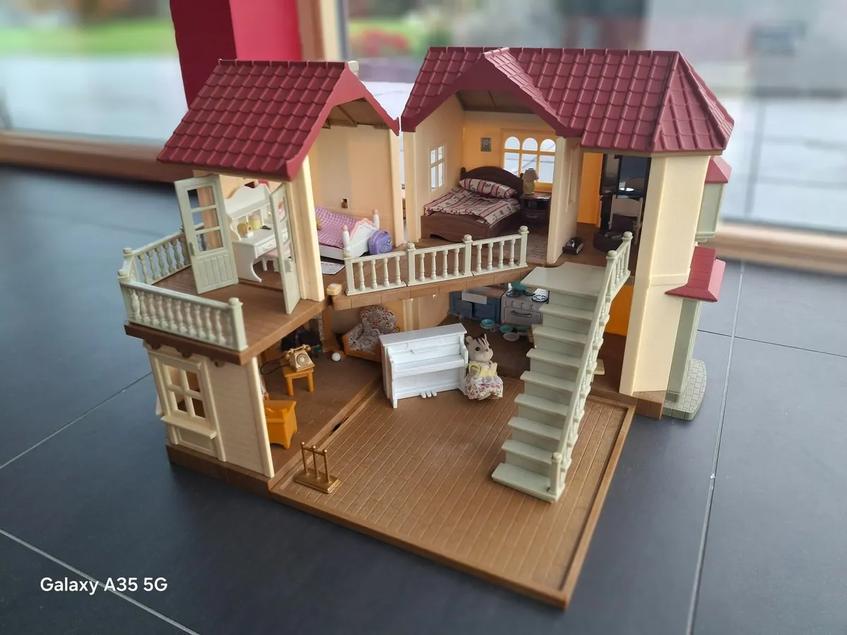 Sylvanian Families Red Roof Country Home - Image 4