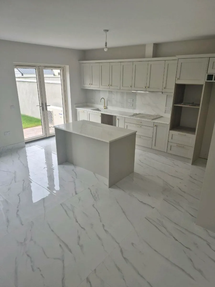Tiler available - Image 1