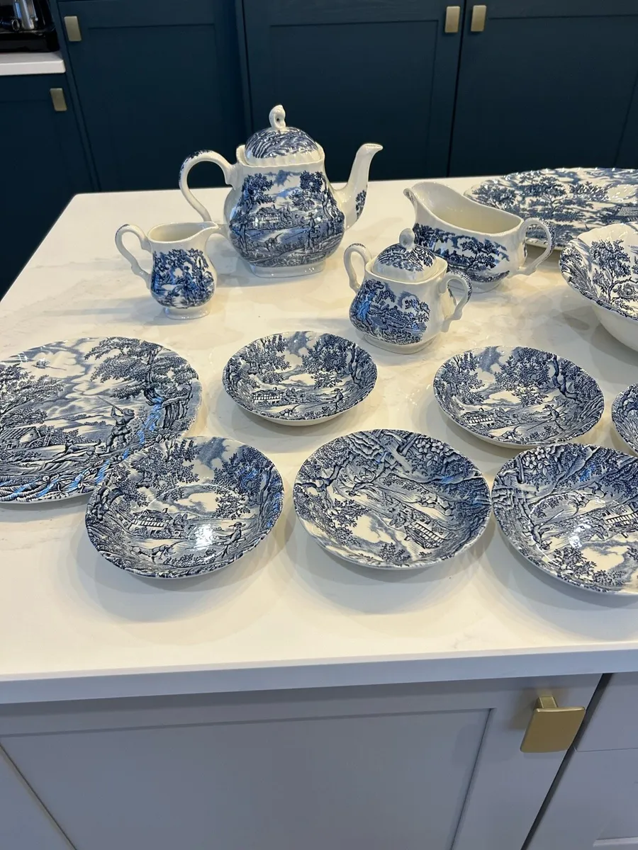 Willow pattern full dinner service - Image 4