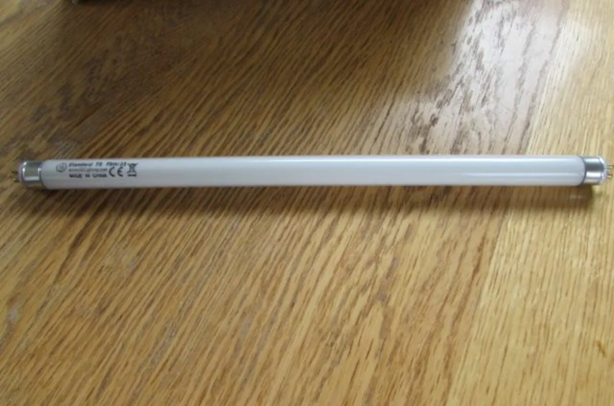 8 W Fluorescent Lamps x 18 for Sale - Image 2