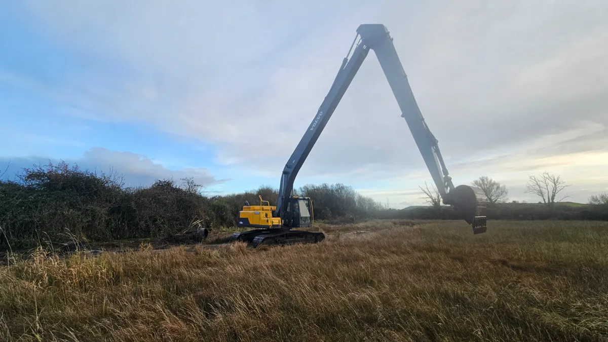 Volvo EC250 18m long reach - Image 2