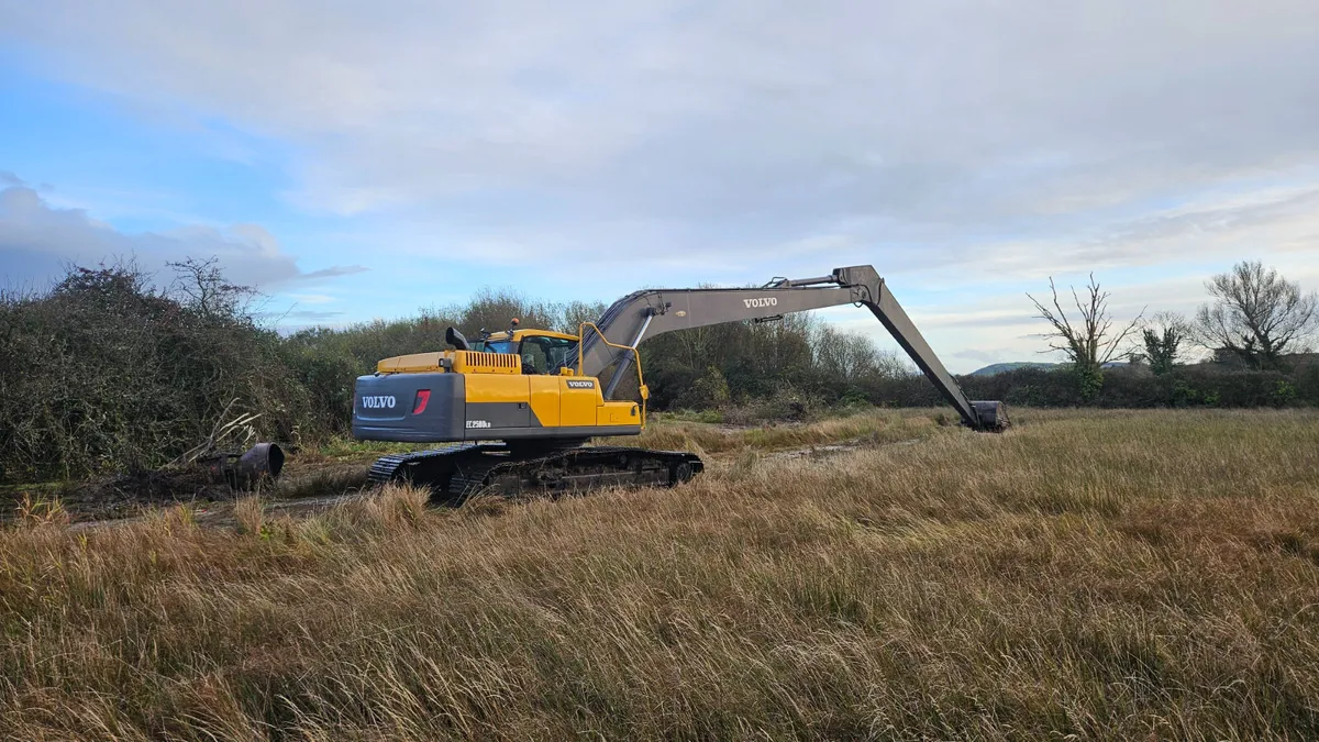 Volvo EC250 18m long reach - Image 3