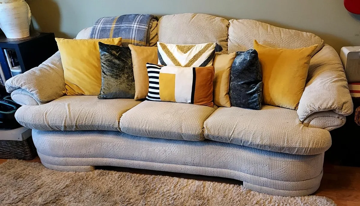 3 seater settee - Image 2