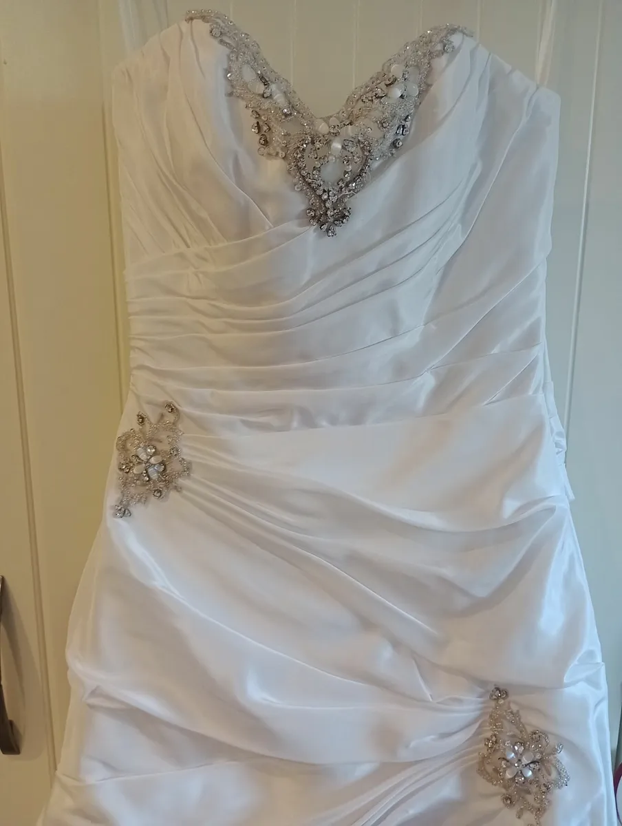 Wedding dress - Image 1