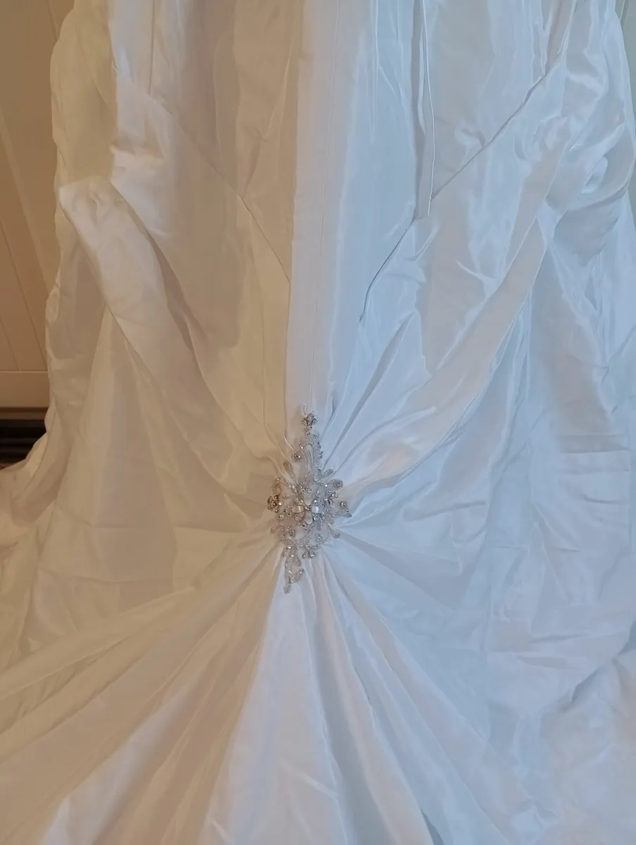 Wedding dress - Image 2
