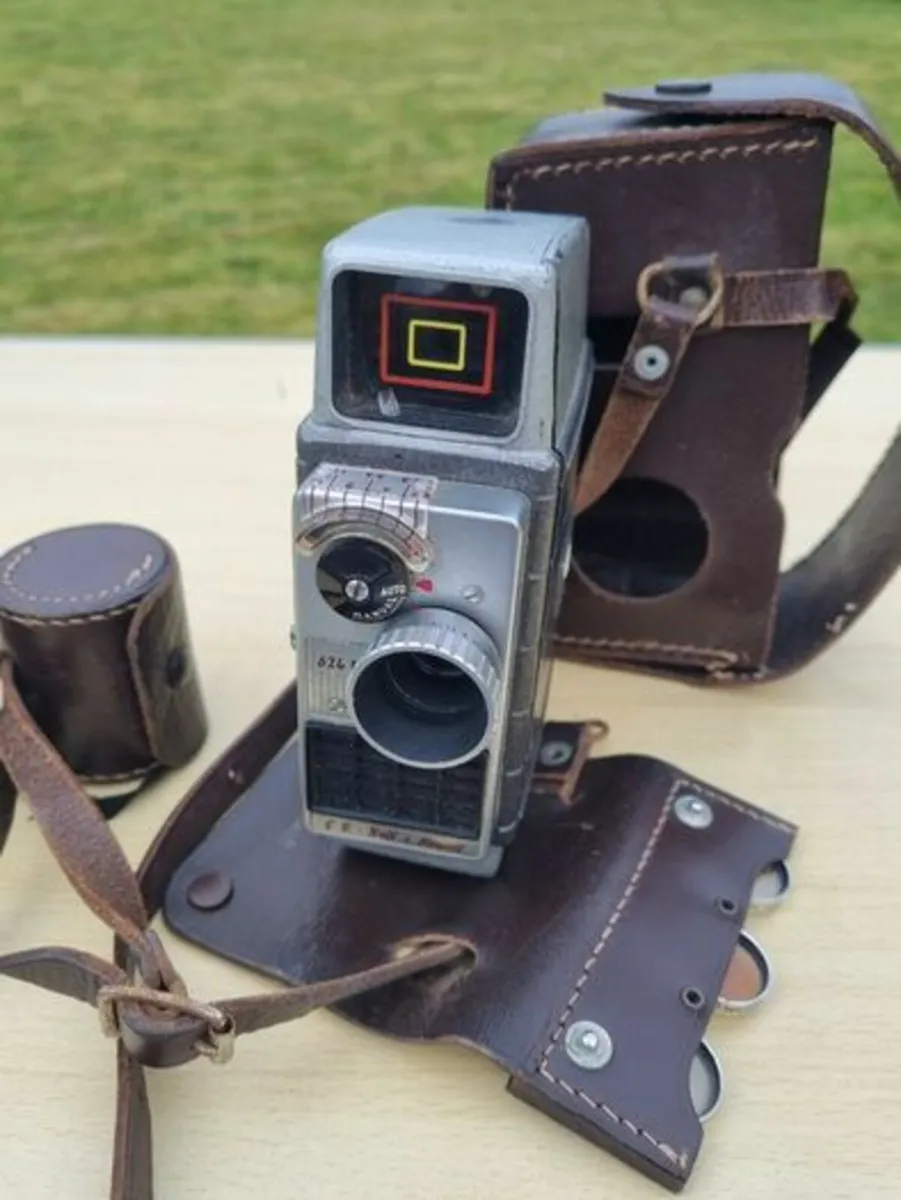 Vintage Bell & Howell 624 EE Autoset Cine Film Cam - Image 1