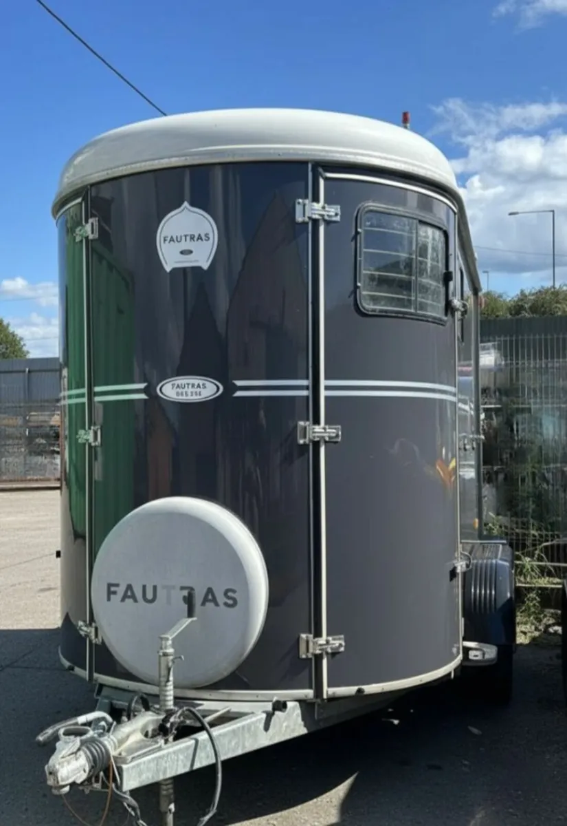 2021 Fautras Oblic+2 2 Horse Trailer - Image 2