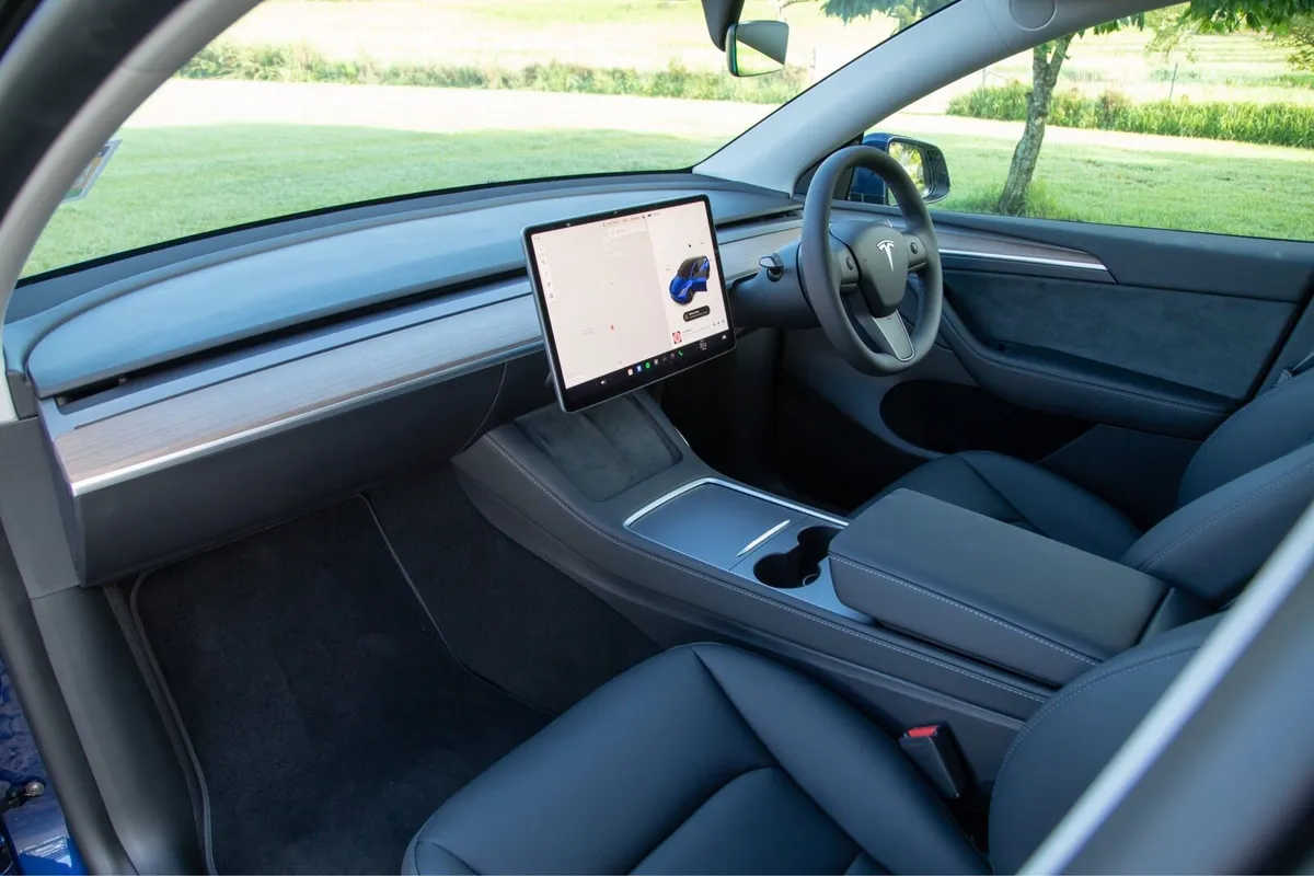 2024 Tesla Y Long Range All-Wheel Drive - Image 2