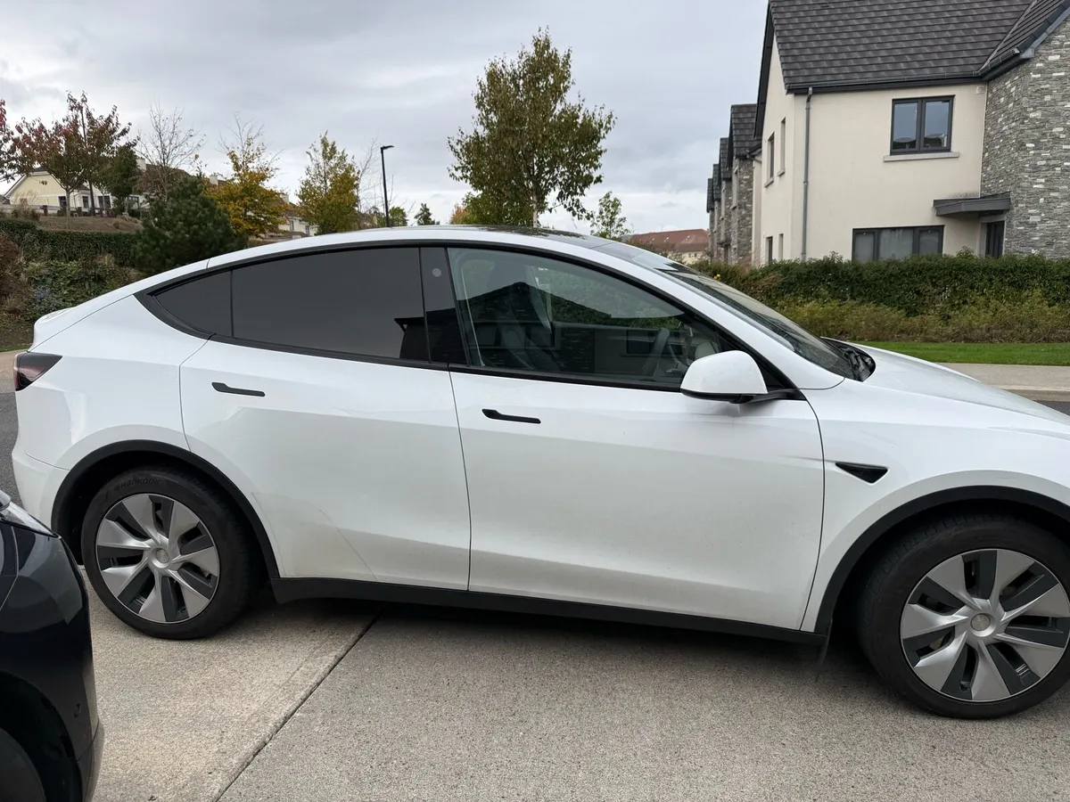 2024 Tesla Y Long Range All-Wheel Drive - Image 4