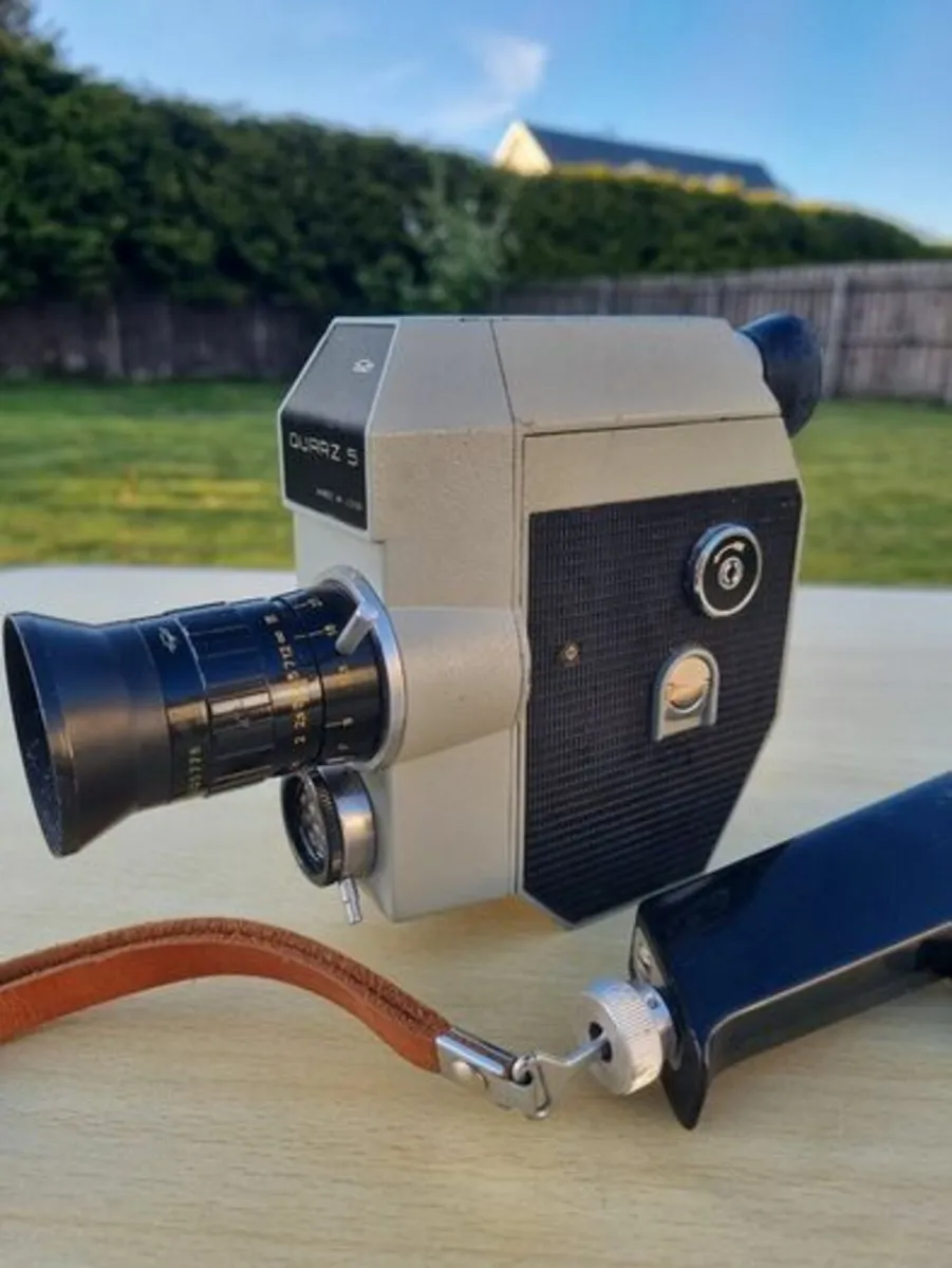 Vintage Russian Movie Camera -Quarz 5 - Image 2