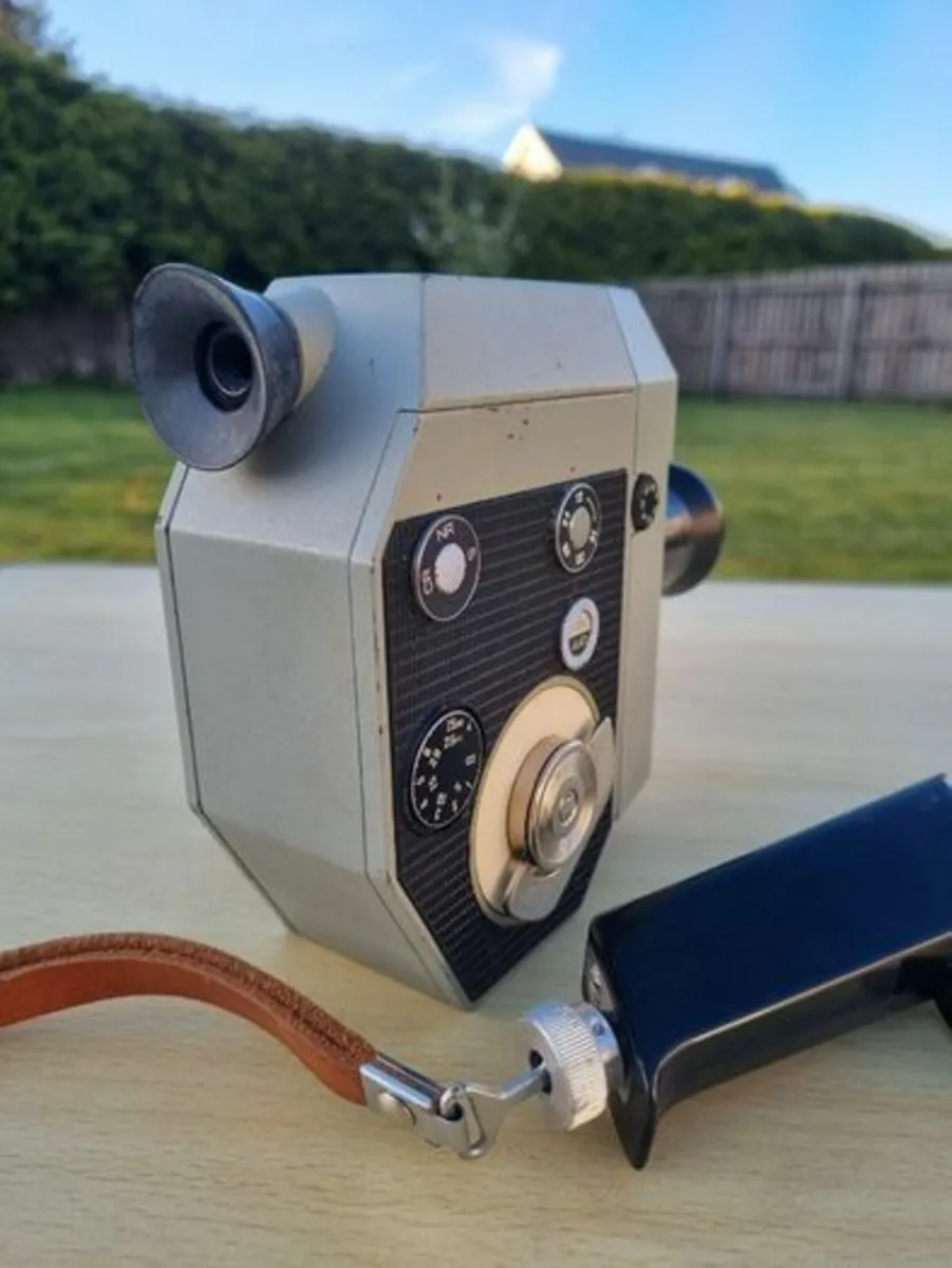 Vintage Russian Movie Camera -Quarz 5 - Image 3