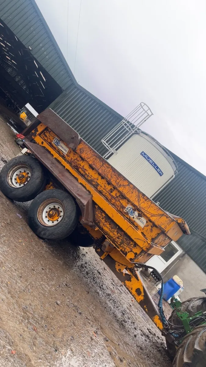 Dump trailer - Image 1