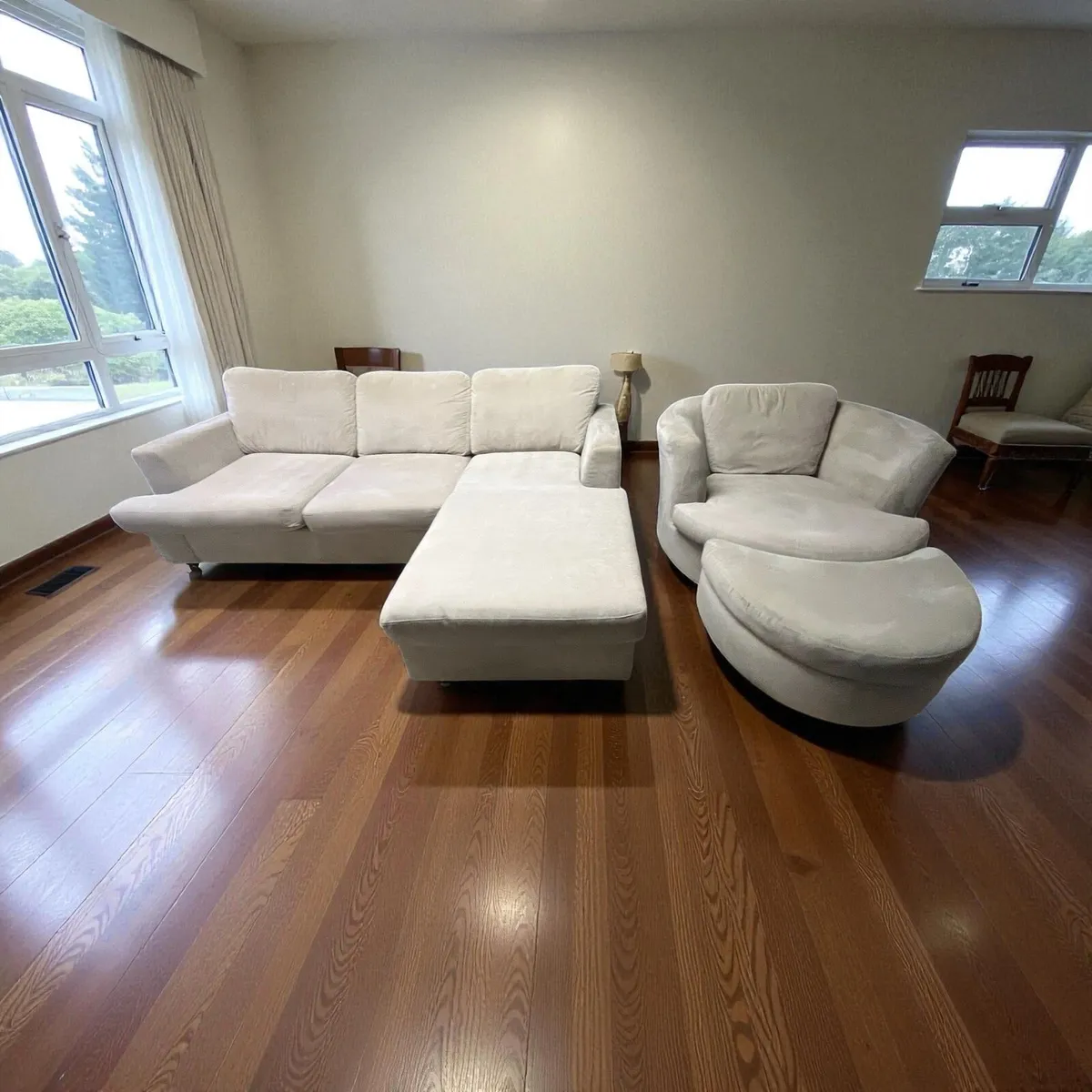 Grey corner with matching chair - Image 3