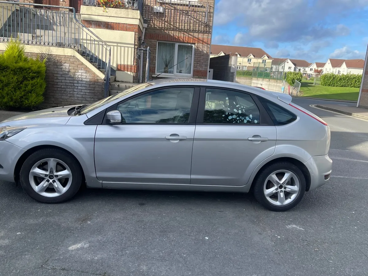 Ford Focus 2009 - Image 2