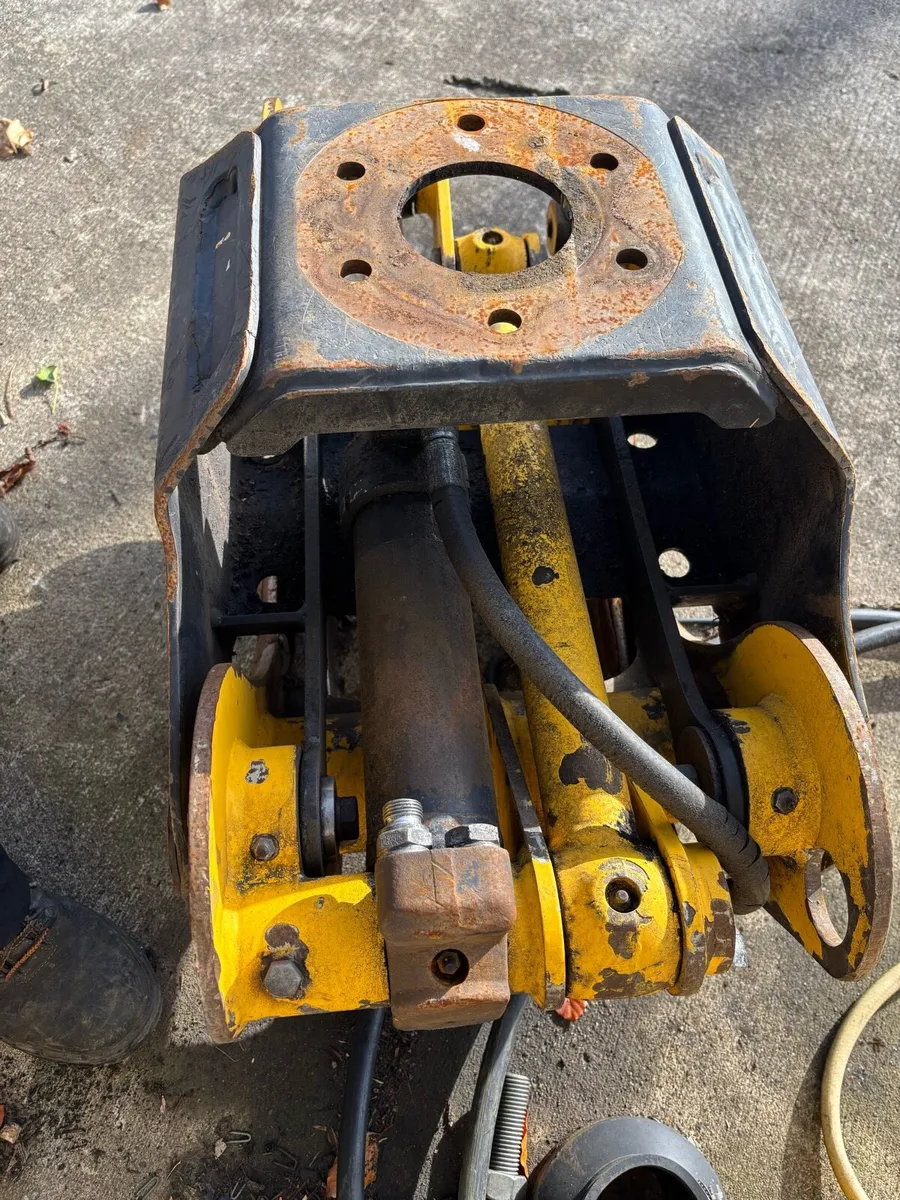 Gripen timber grab - Image 2