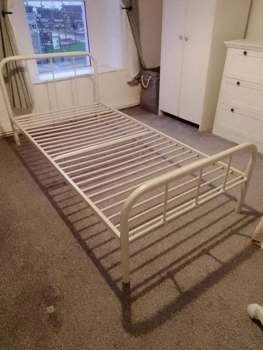 Single bed frame