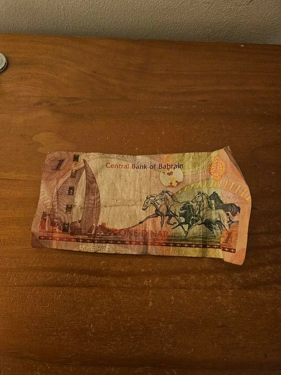 Vintage Bank of Bahrain 1 Dinar - Image 1
