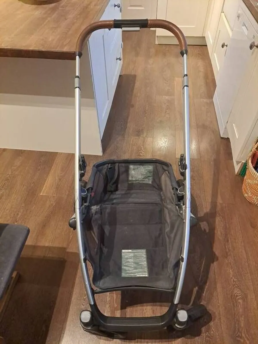 Uppababy vista v2 travel system colour Emmett (green) - Image 3