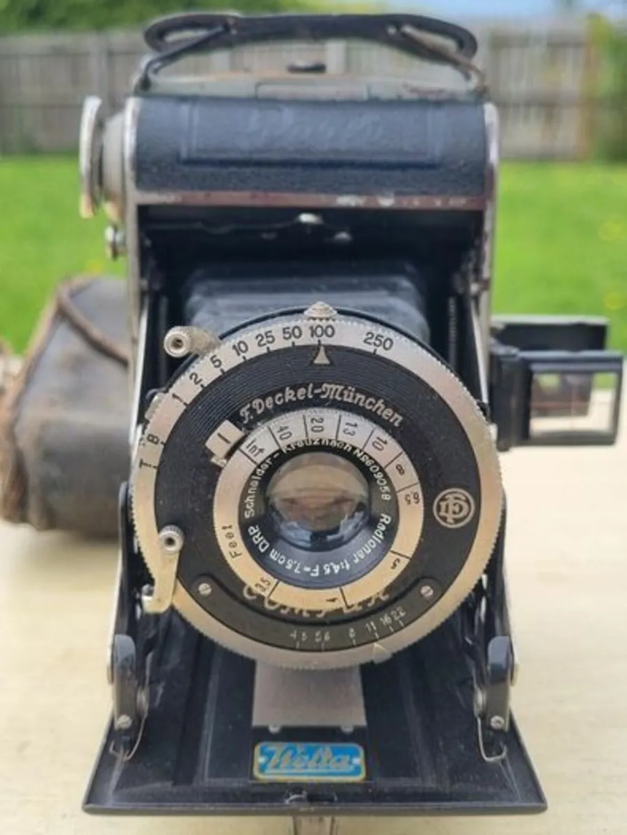 F.Deckel Munchen Germany Folding camera - Image 1