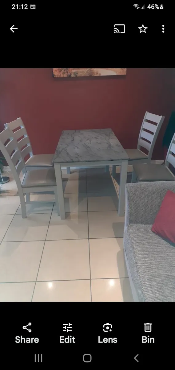 Kitchen table and 4 chair's - Image 1