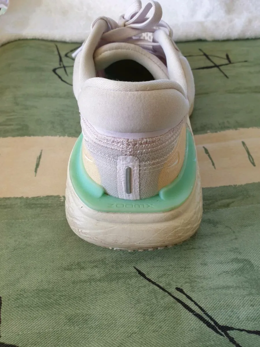 Nike ZoomX Invincible Run Flyknit Womens Trainers - Image 4