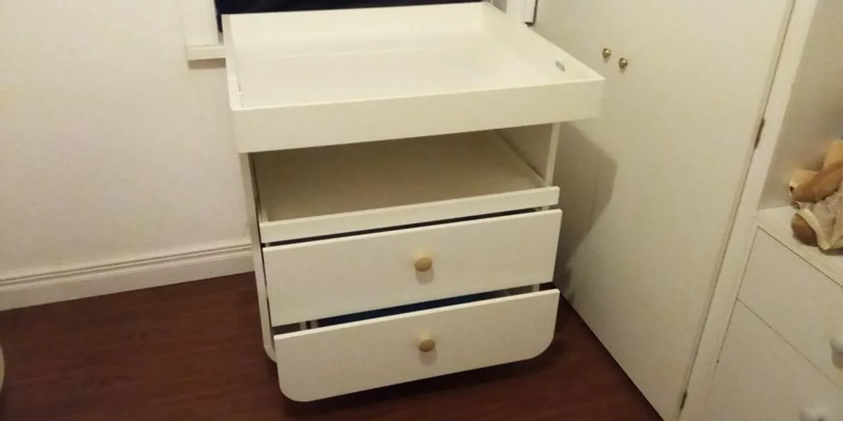 baby changing unit with drawers - Image 1