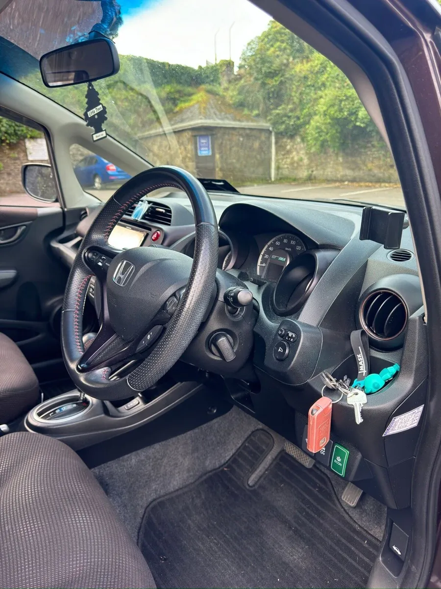 Honda Fit 2012 Hybrid AUTO HIGH SPECS - Image 2