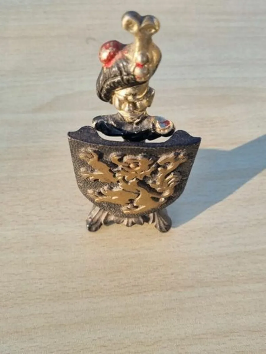 Vintage Cast Iron Scottish Guard Bottle Opener - Image 2