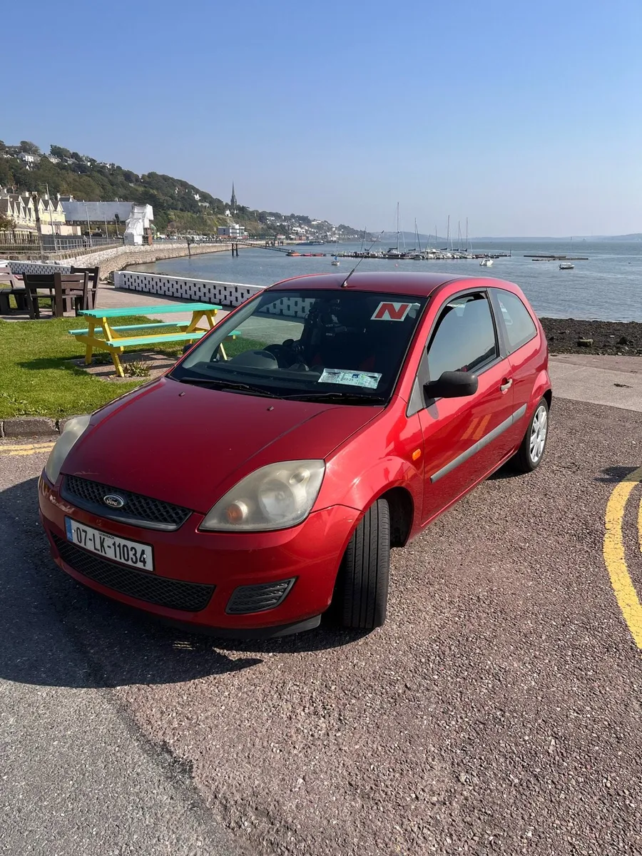 Red Ford Fiesta 2007 - Image 1