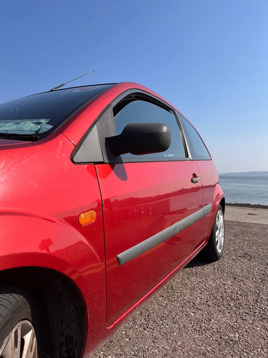 Red Ford Fiesta 2007 - Image 3