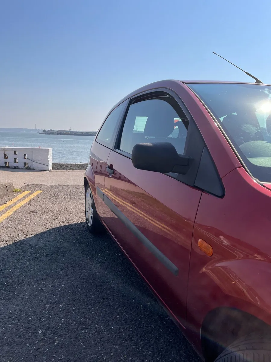 Red Ford Fiesta 2007 - Image 4