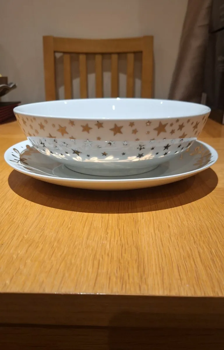 Gold and white large Christmas bowl & plate set - Image 2