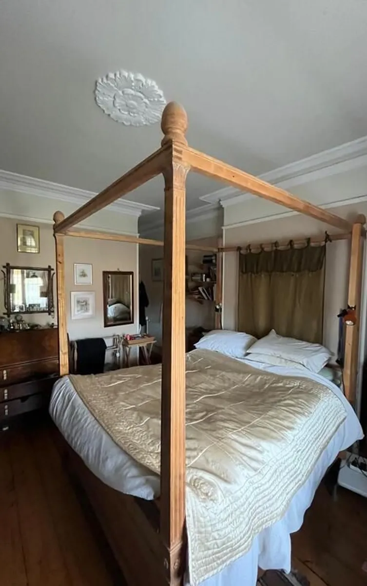 FREE 4 poster antique bed - Image 1
