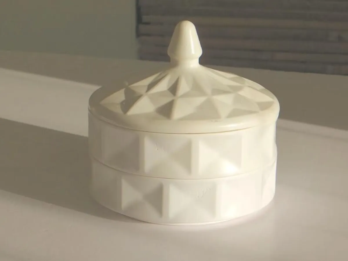 Polished Alabaster set stackable lidded pot with lidded trinket box and tray - Image 3