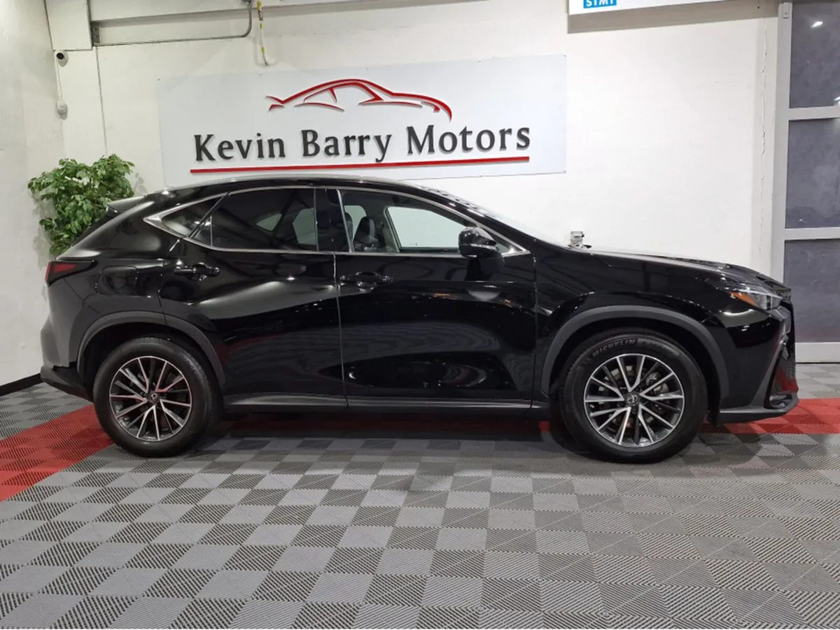 Lexus NX 2.5 PREMIUM PACK (PLUG IN HYBRID) 4WD AUT - Image 4