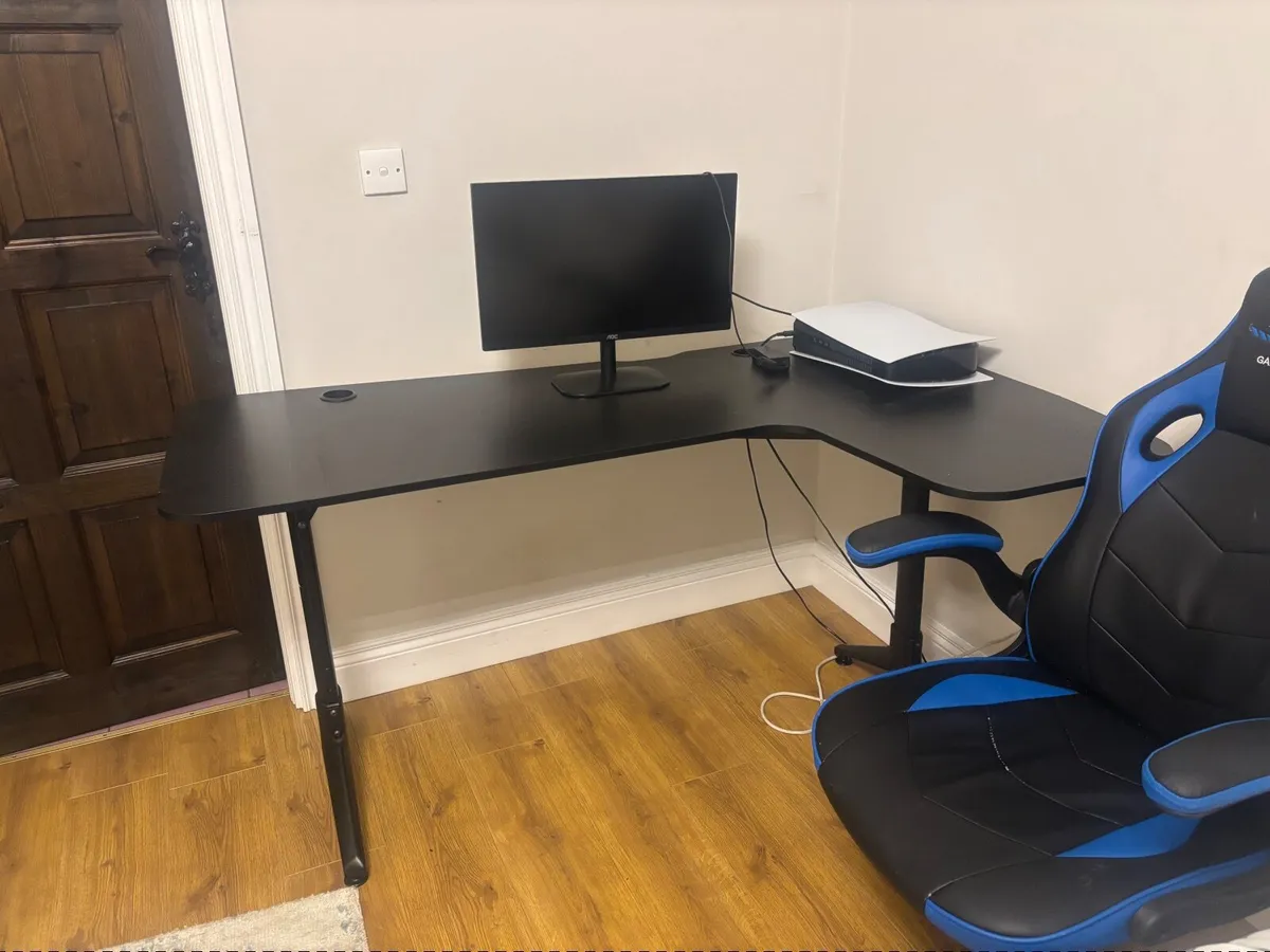 Gaming desk and chair - Image 2