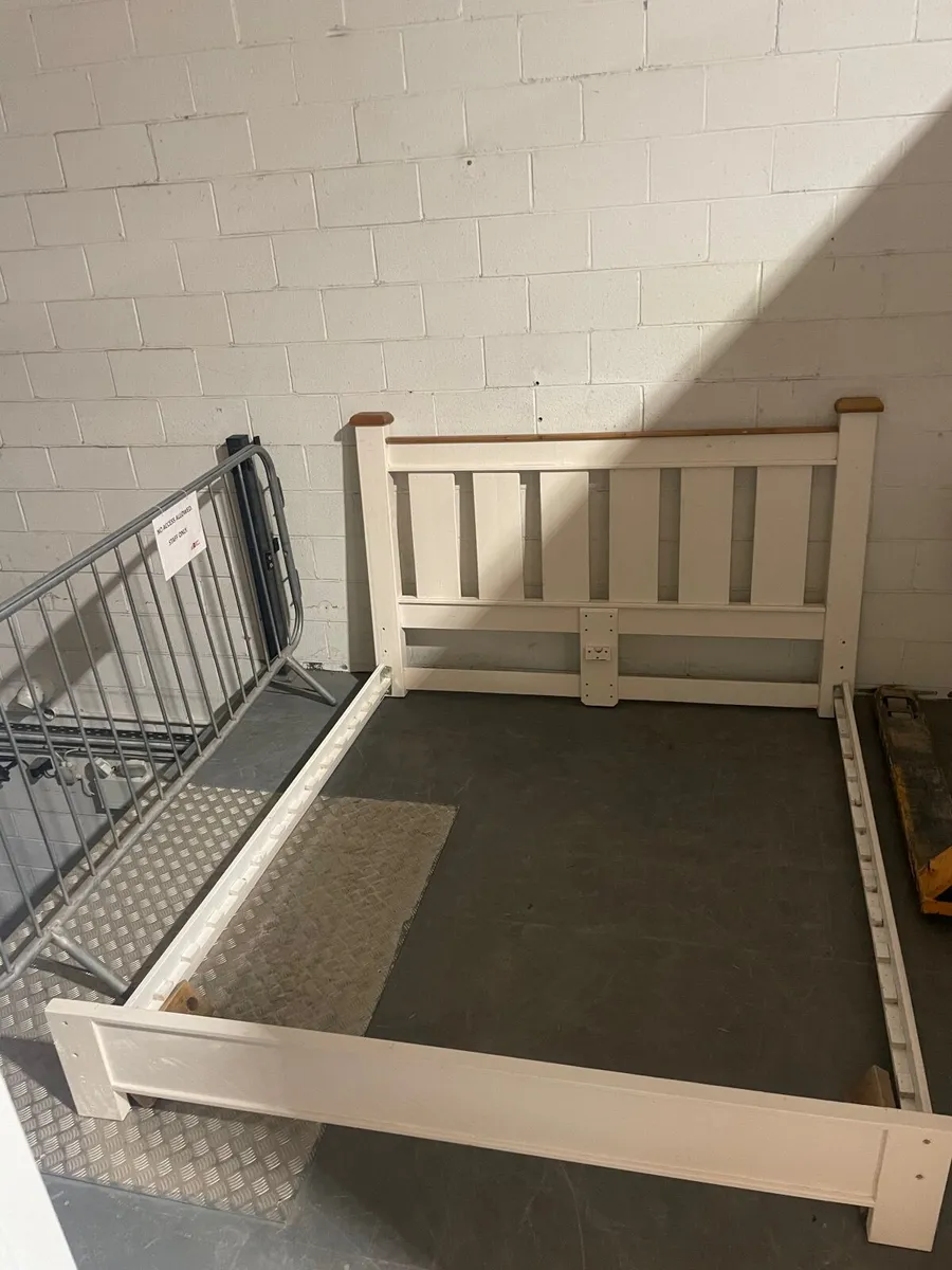 Bed and bedside lockers - Image 3