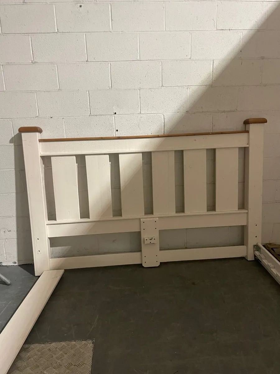 Bed and bedside lockers - Image 4